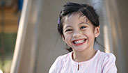 Niña sonriendo Niña sonriendo